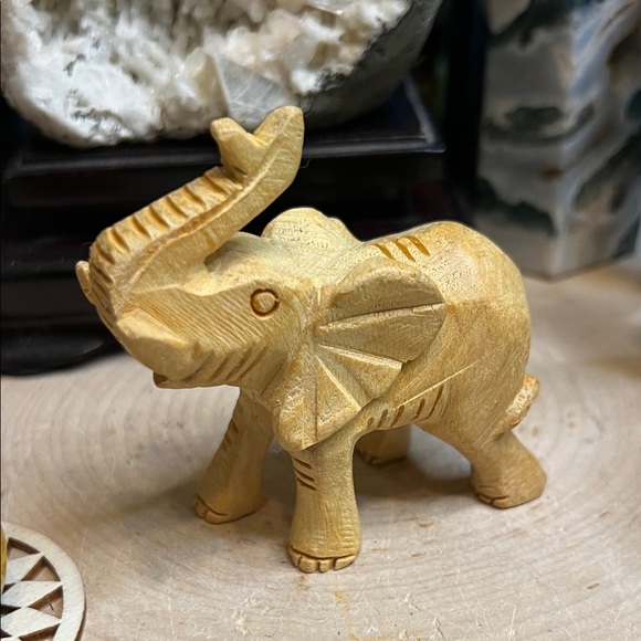 Other - Carved palo santo elephant from Peru